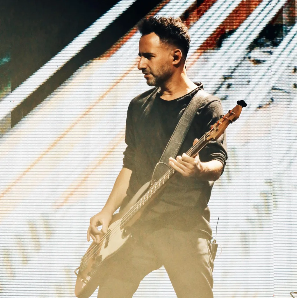 אבי חזות - נגן בס